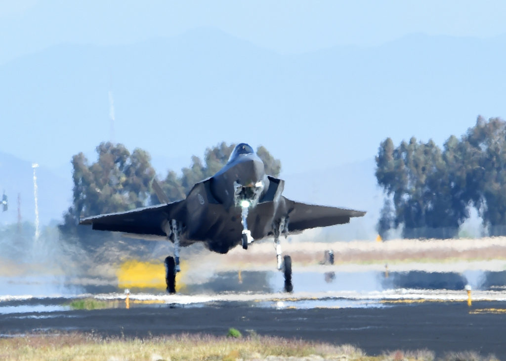 Norsk fly under landing på Luke AFB. Foto: USAF