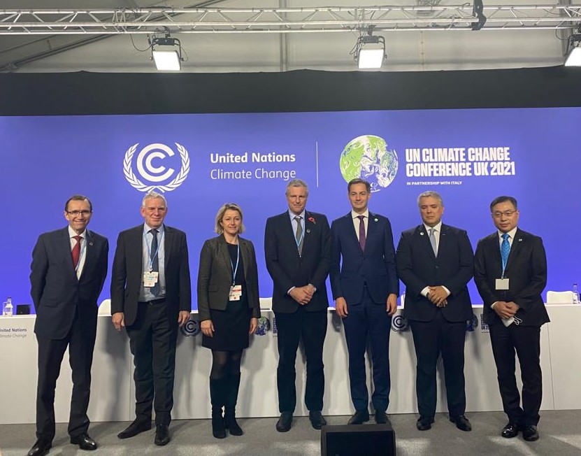 Norway and other donor countries announced the largest ever investment of public funds in forest conservation. From the left: Norwegian Minister of Climate and Environment Espen Barth Eide, State Secretary Jochen Flasbarth at the German Federal Ministry for the Environment, French Environment Minister Barbara Pompili, British Environment Minister Zac Goldsmith, Belgian Prime Minister Alexander De Croo, Colombian President Ivan Duque and South Korea's Minister of Korea Forest Service Byeong-Am Choi. Photo: Andreas Dahl-Jørgensen, Ministry of Climate and Environment.