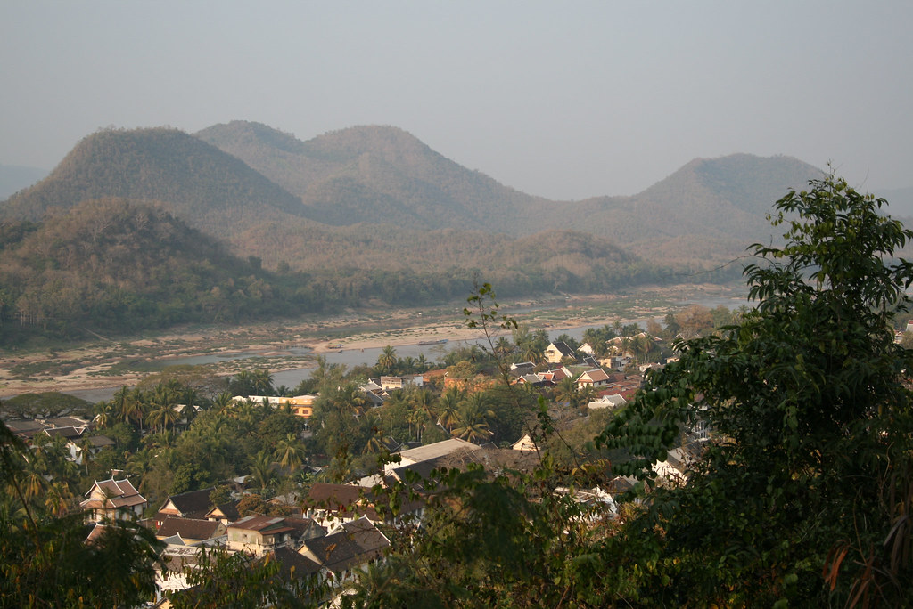 Satellite imagery contributes to more accurate monitoring of forest loss, helping the Lao PDR improve land use, strengthen forest protection, and enhance forest restoration. Photo: Terry Sunderland/CIFOR.