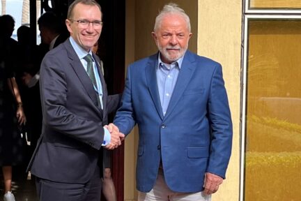 Norwegian Minister of Climate and Environment, Espen Barth Eide and President-elect in Brazil, Lula da Silva. At COP27 in Sharm-El-Sheikh, November 2022.