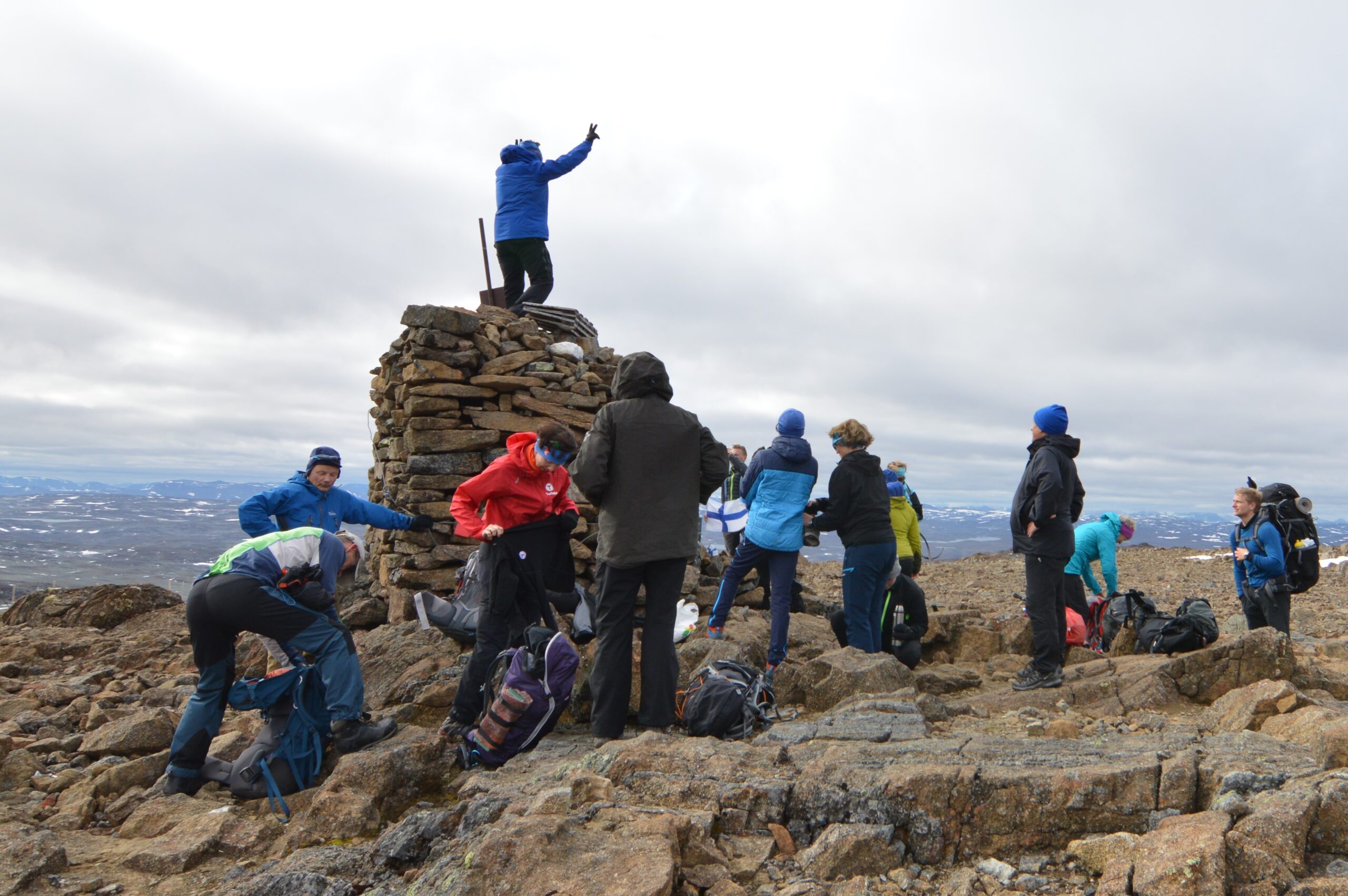 På toppen av fjellet Halti (på den norske siden). Foto: Projektet HALTI - Etableringen av et grenseoverskridende samarbeidsområde