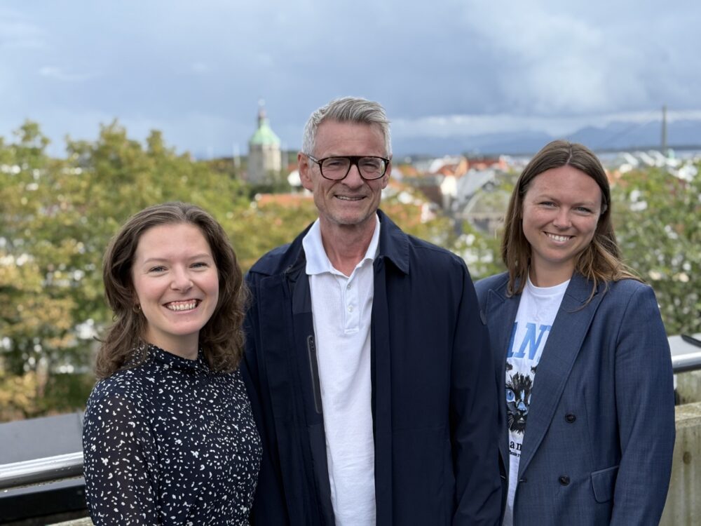 Tre personer i prosjektet CliNeDest som jobber for bærekraftig reiseliv i Stavanger