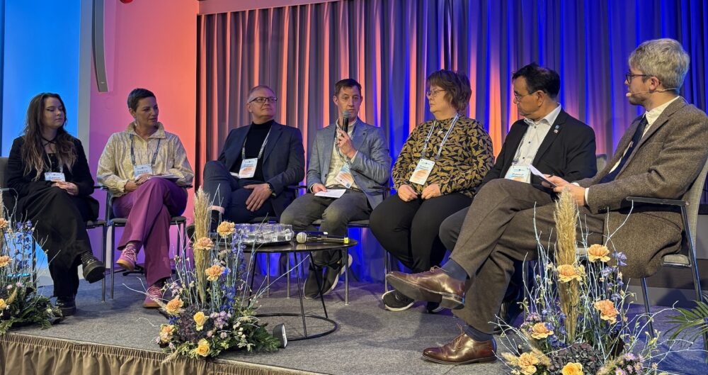 panelet i en paneldebatt på 25 år med Interreg NPA-samarbeid i Bodø