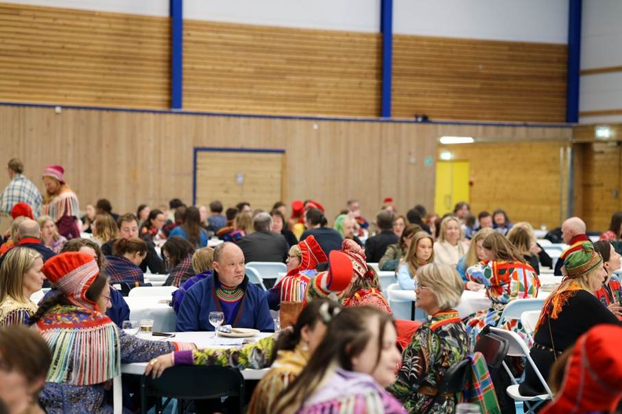 Deltakere under Lávdan Sámi Arena Lávdan – samisk møteplass på tvers av grenser i Guovdageaidnu