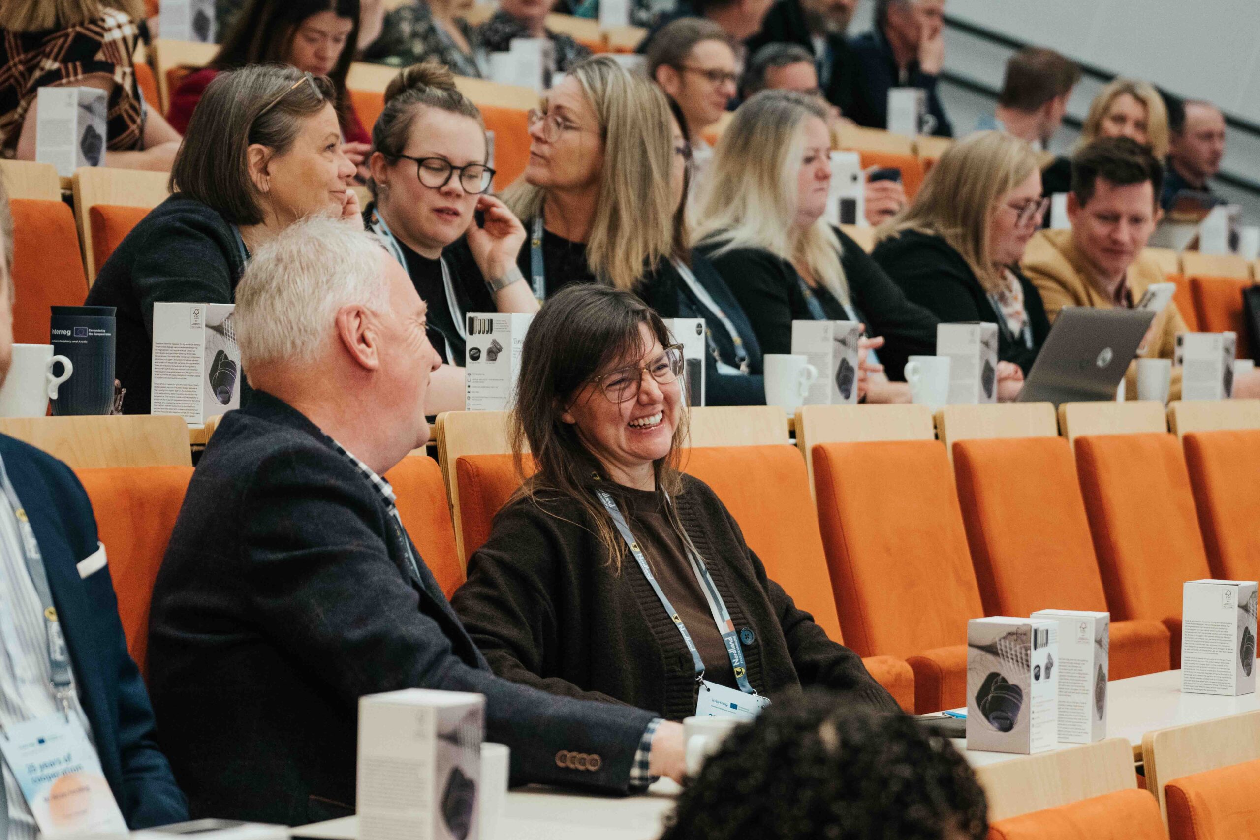 Publikummere som ler