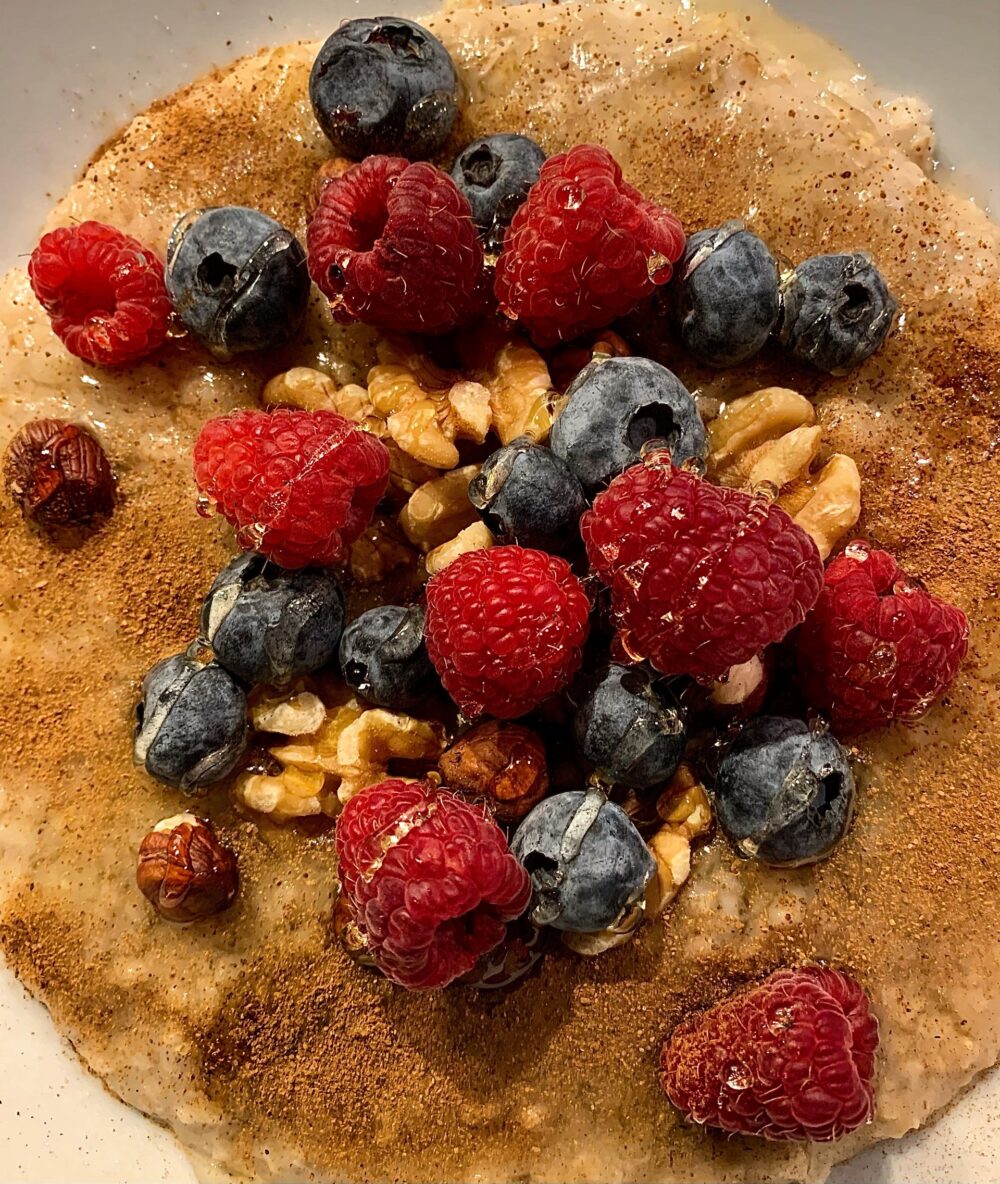 bær som topping på grøt