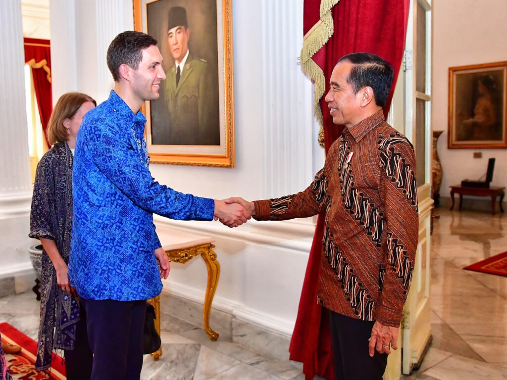 Andreas Bjelland Eriksen greets Indonesia's president Jokowi 