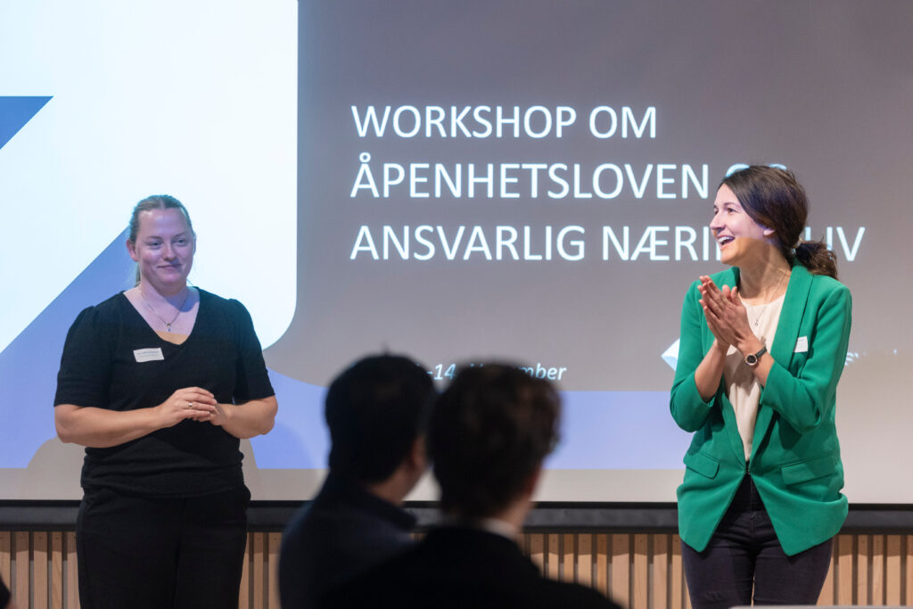 Representatives from the Norwegian Consumer Authority and the Norwegian National Contact Point stand together on stage during a joint workshop.